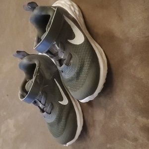 Nike velcro shoes 7